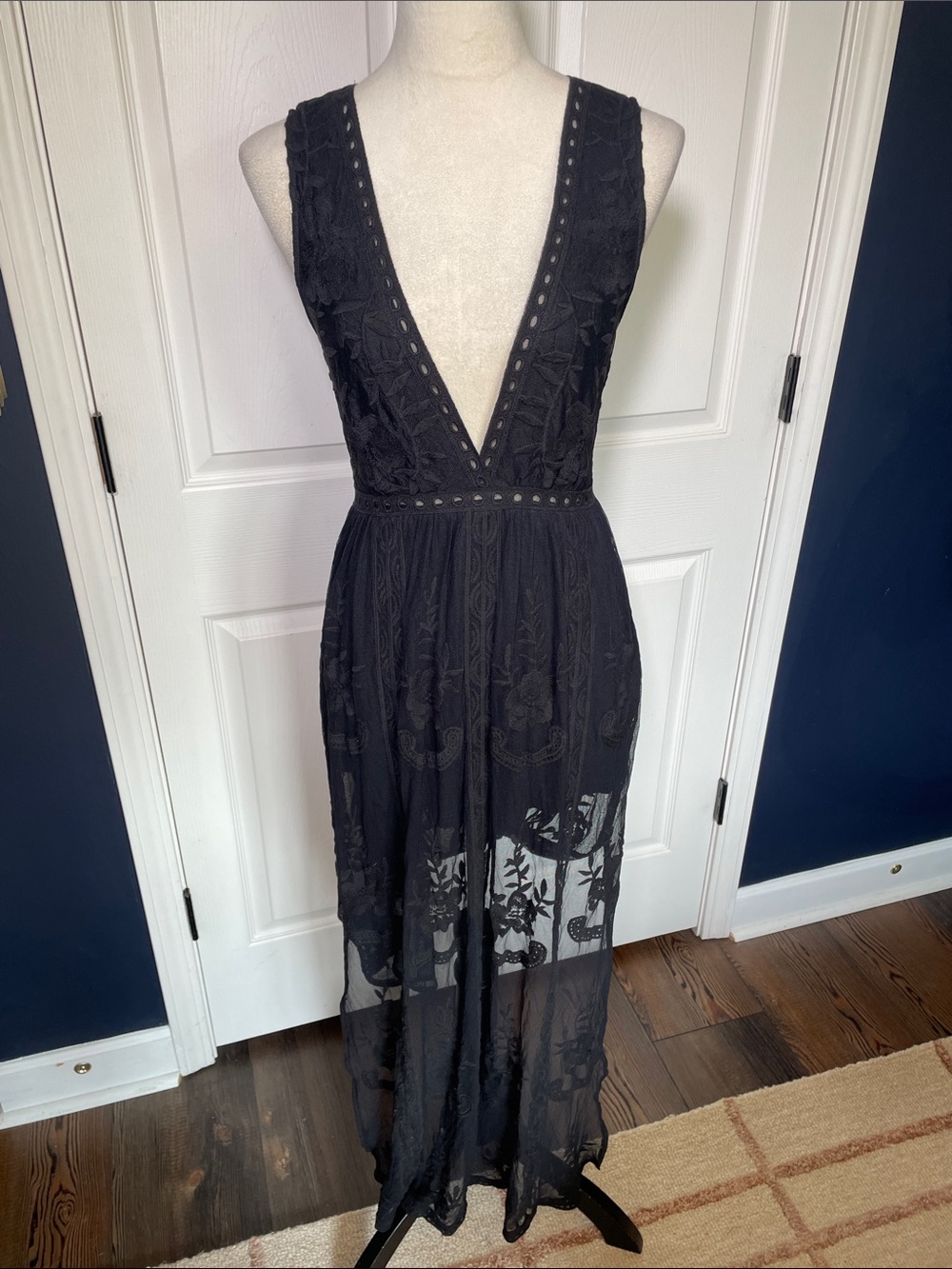NWT Impressions Black Deep V-Neck Sheer Lace Maxi Dress Shorts Size Small